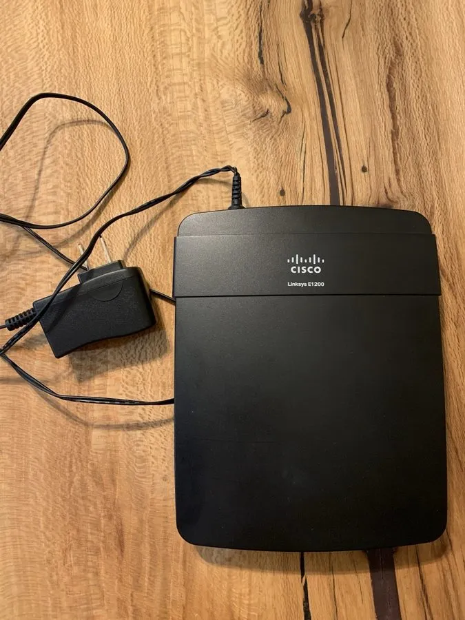 Маршрутизатор Cisco Linksys E1200 Wireless-N N300 Router 2.4GHz WiFi 4-Port