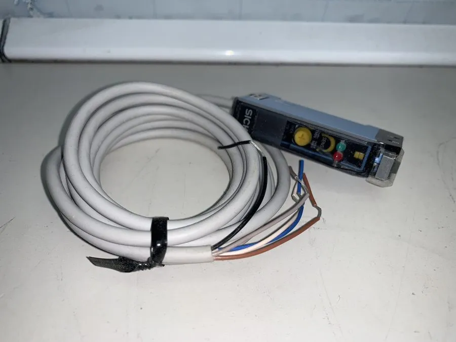 Фотоэлектрический датчик Sick WLL160-F122 Photoelectric Sensor, 10-30V DC
