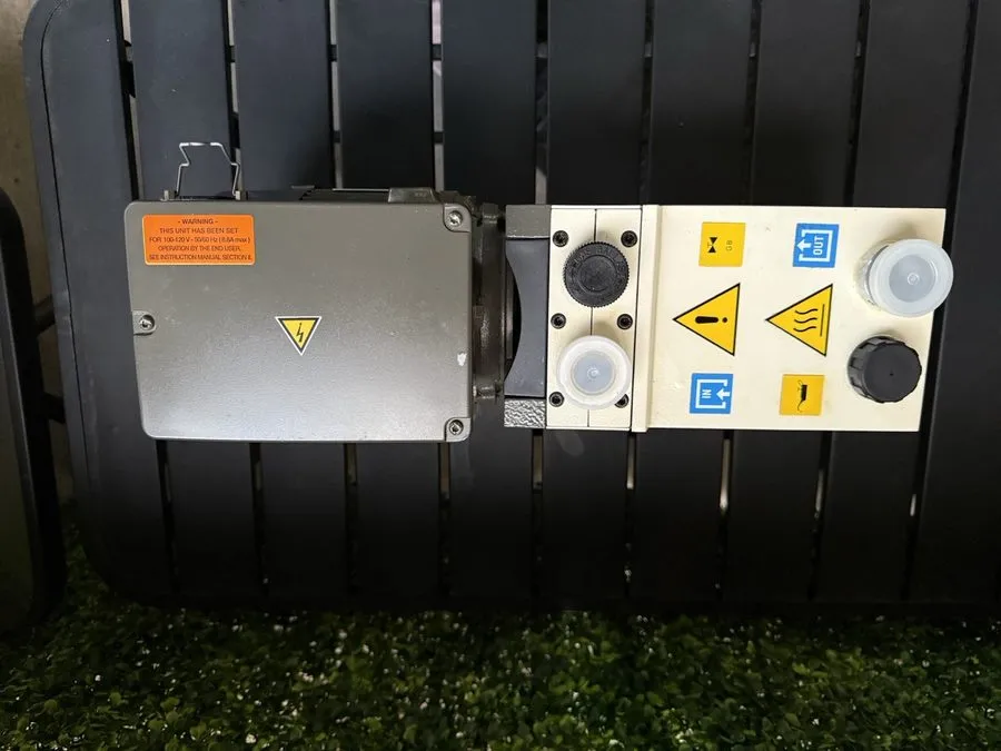 Насос Agilent / Varian DS 302 Dual Stage Rotary Vane Vacuum Pump Model # 949-932 — фото лота 2