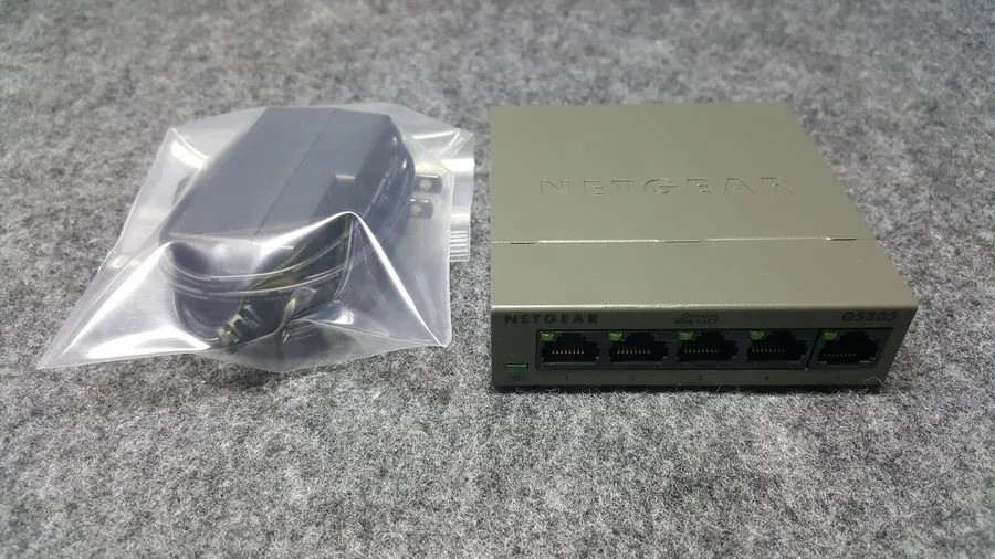Коммутатор NETGEAR 5-Port Gigabit Ethernet Switch Desktop or Wallmount (GS305)