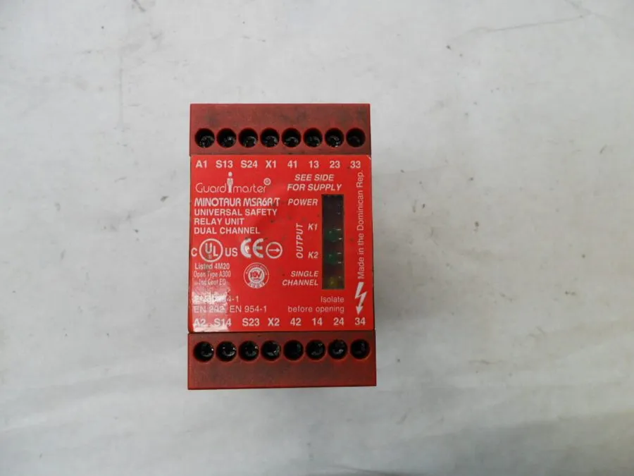 Реле безопасности ALLEN BRADLEY 440R-C23018 /A SAFETY RELAY UNIT 110VAC