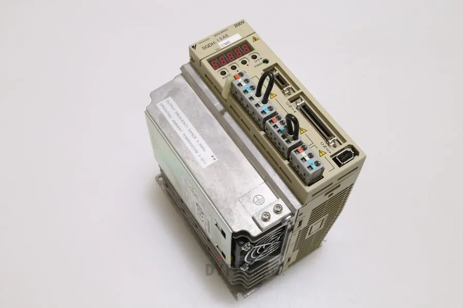 Сервопривод Yaskawa SERVOPACK SGDH-15AE Digital AC 3-Phase Servo Drive 200V 1.5k