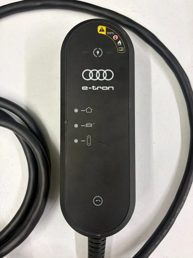 Аккумулятор Audi e-tron 9.6kW 40A Level 2 Portable EV Charger / Charging Cable 8 — фото лота 1