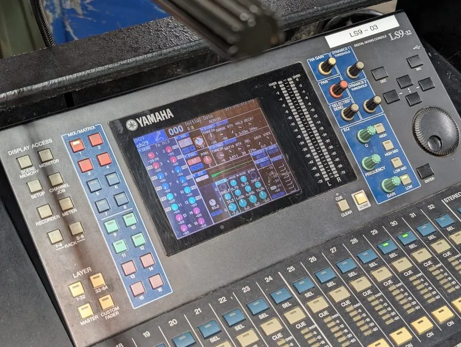 Микшерный пульт Yamaha LS9-32 32-Input Digital Mixing Console CG01VLQ