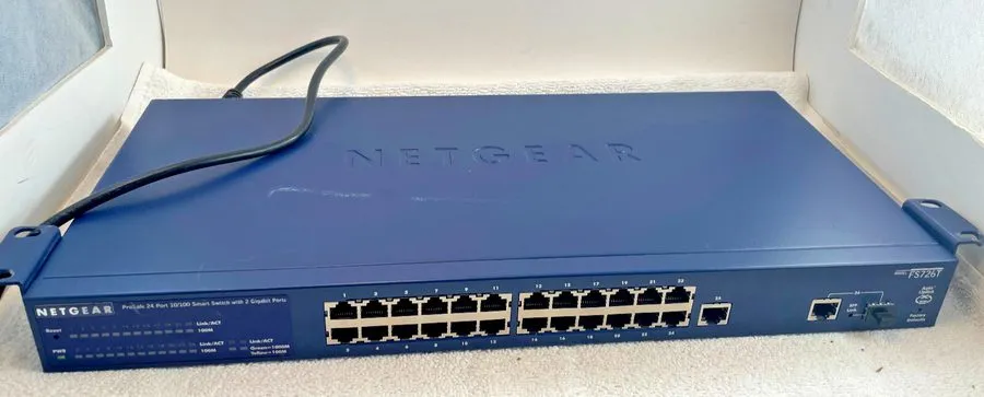 Коммутатор Netgear Prosafe FS726T Rack 24 Port 10/100 w/2 x Gigabit Ports