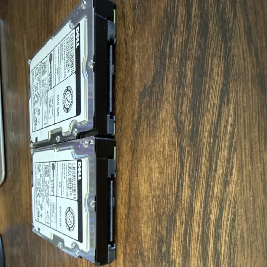 Жёсткий диск Dell TRCN6 0TRCN6 600GB 15K SAS 2.5" 12Gb/s HDD Hard Drive HUC15606