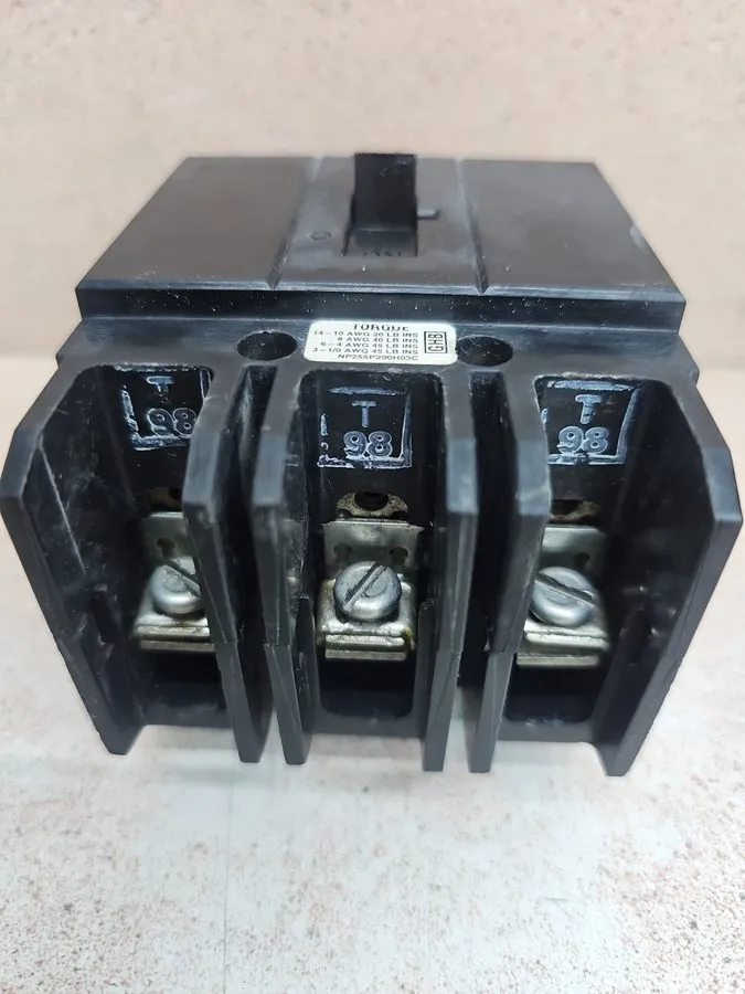 Автоматический выключатель Eaton/Cutler Hammer GHB3015 15 Amp 3 Pole 277/480V Ci