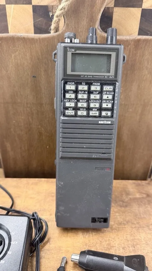 Радиостанция Icom IC-A21 NAVICOM Handheld VHF Air Band Radio Transceiver