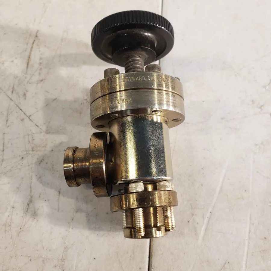 Фитинг MDC 90 Degree Manual Angle Valve DN16CF 1.33" Conflat Flange Stainless Va
