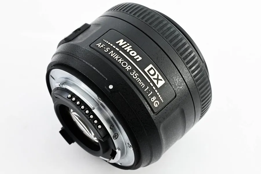 Объектив Nikon AF-S DX NIKKOR 35mm f/1.8G Lens