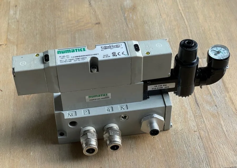 Электромагнитный клапан Numatics 122BB500M000061 24VDC Pneumatic Solenoid Direct