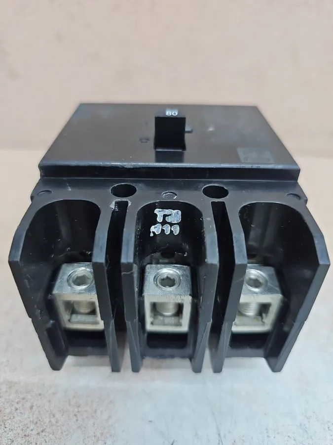 Автоматический выключатель GHB3080 Cutler Hammer 80 Amp 3 Pole 480V Bolt on Circ