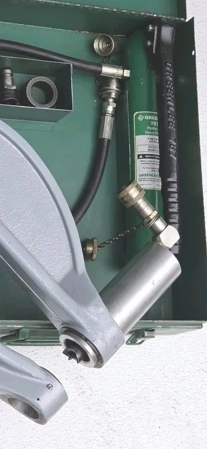Электрооборудование GREENLEE 1731-H-767 C FRAME ONE-SHOT HYDRAULIC KNOCKOUT DRIV