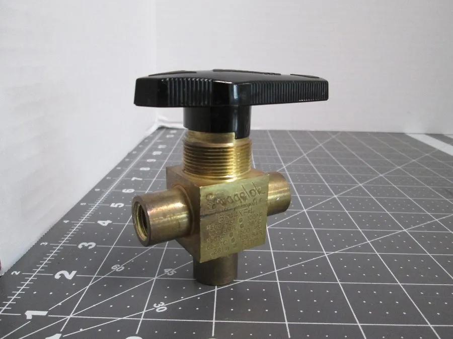 Клапан Swagelok B-44XF4 Brass 1-Piece 40 Series 3-Way Ball Valve — фото лота 1