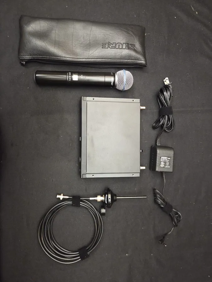 Радиосистема Shure SLX4 Wireless Receiver and SLX2-BETA 58A Wireless Microphone 
