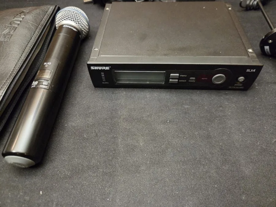 Радиосистема Shure SLX4 Wireless Receiver and SLX2-BETA 58A Wireless Microphone  — фото лота 2