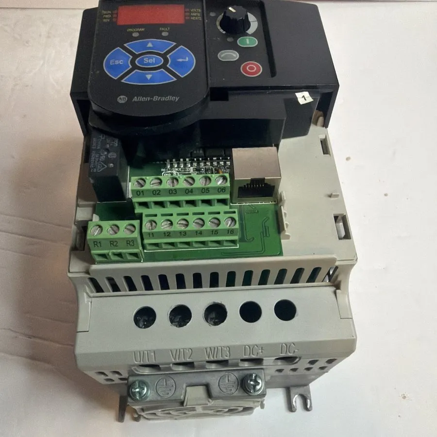 Частотный преобразователь Allen Bradley 22F-V4P5N103 Series A PowerFlex 4M AC Dr — фото лота 1