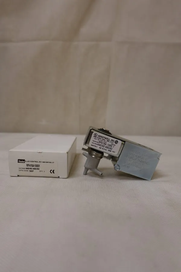 Пневмоклапан Honeywell RP418A-10651 Parker Valve, Pneumatic Relay 440/480V 50/60