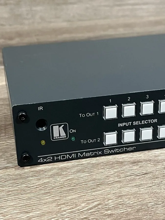 Матричный коммутатор Kramer 4x2 4K60 4:2:0 HDMI Automatic Matrix Switcher (P/N: 
