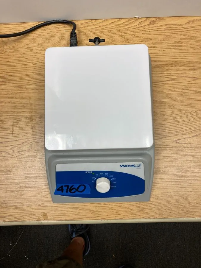 Магнитная мешалка VWR #12365-80 Magnetic Stirrer w/ 7"x7" Glass Top w/ Anti-Skid — фото лота 2