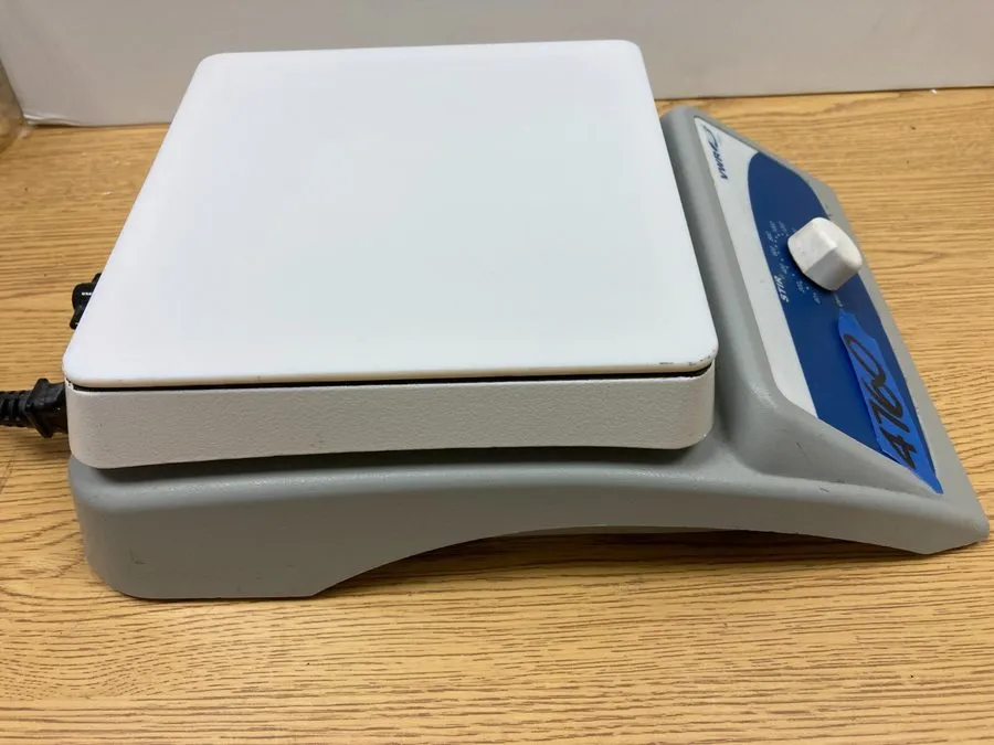 Магнитная мешалка VWR #12365-80 Magnetic Stirrer w/ 7"x7" Glass Top w/ Anti-Skid — фото лота 3