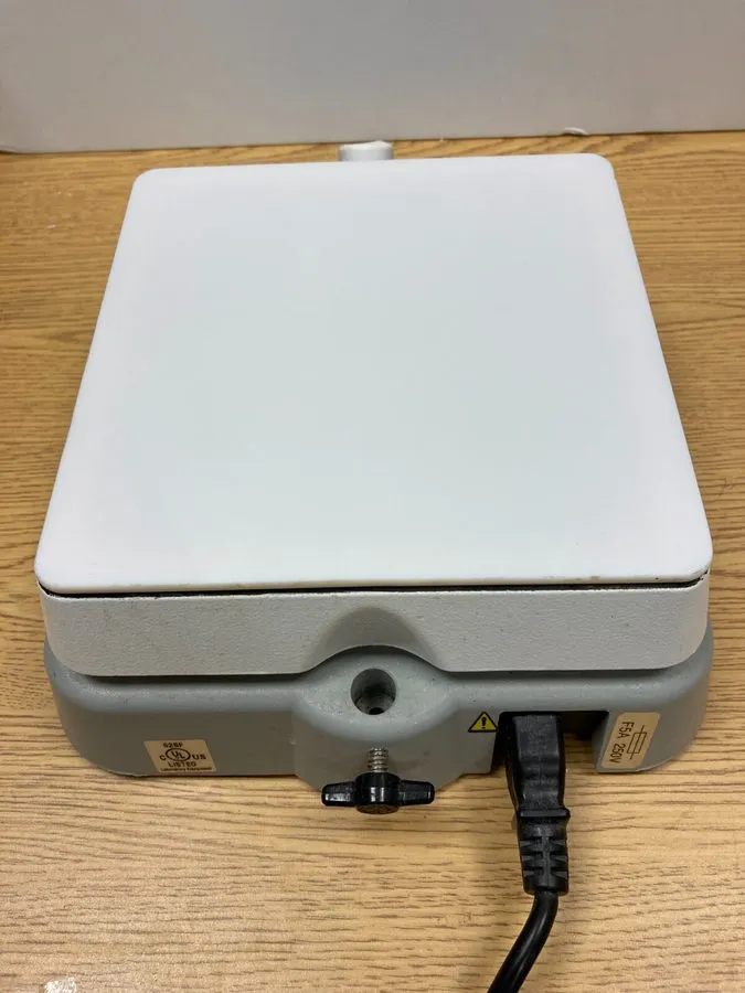 Магнитная мешалка VWR #12365-80 Magnetic Stirrer w/ 7"x7" Glass Top w/ Anti-Skid — фото лота 4