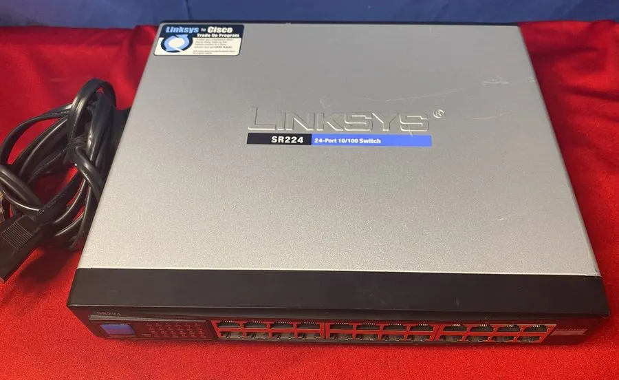 Коммутатор CISCO LINKSYS SR224 24-PORT 10/100 Mbps ETHERNET SWITCH WITH RACKMOUN