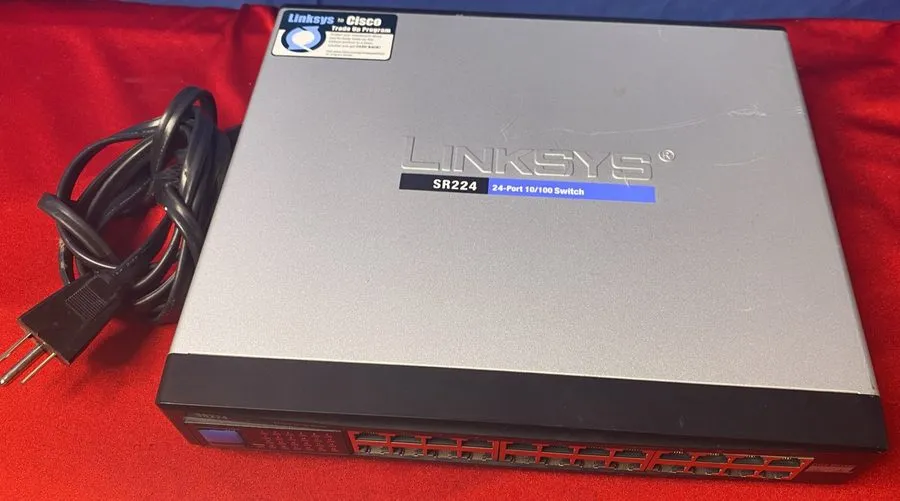 Коммутатор CISCO LINKSYS SR224 24-PORT 10/100 Mbps ETHERNET SWITCH WITH RACKMOUN — фото лота 2