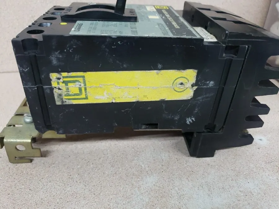 Автоматический выключатель Square D FA34020 I-Line Circuit Breaker 20A 3-Pole 48