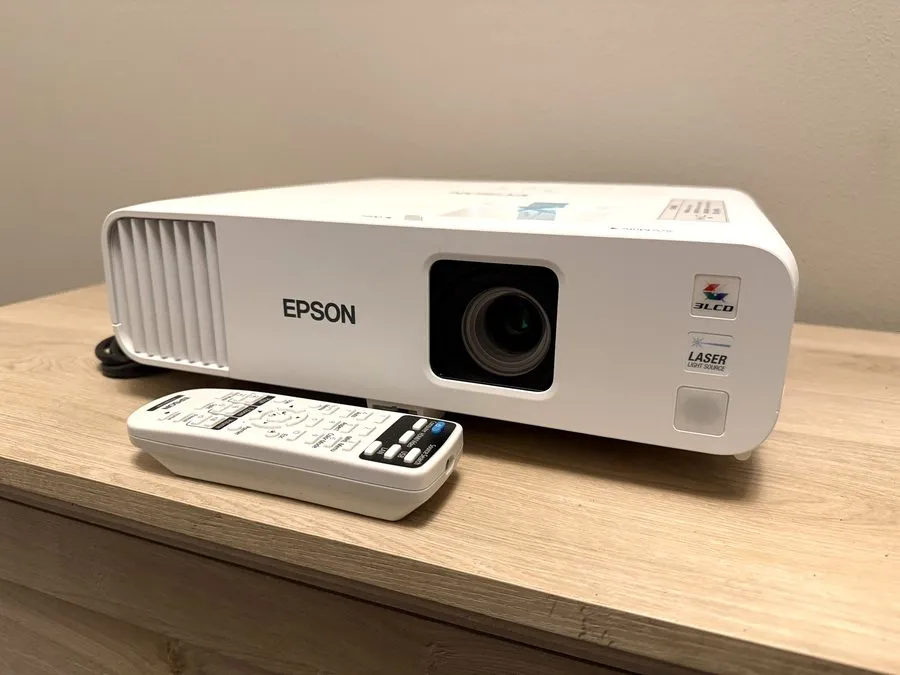 Проектор Epson PowerLite L200W 3LCD WXGA Laser Projector w/ Remote & Wireless *2