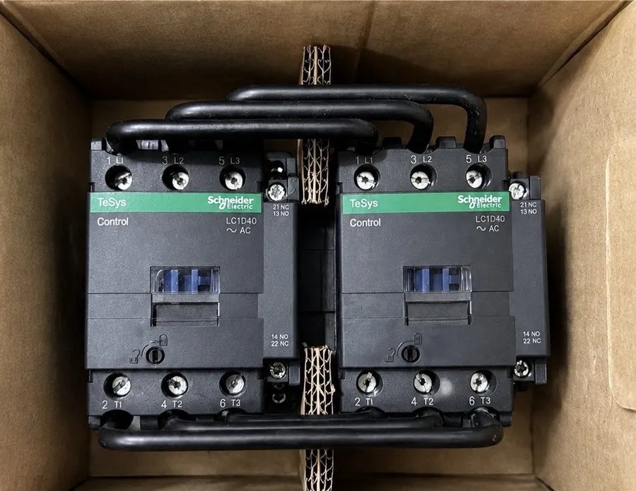 Контактор Schneider Electric LC2D40G7 TeSys 40A 120V Reversing Contactor