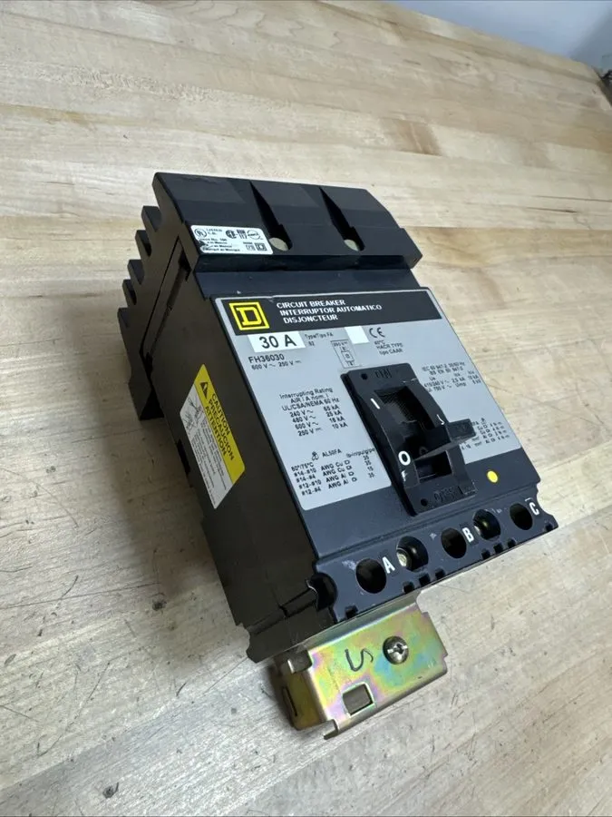 Автоматический выключатель Square D FH36030 30 Amp 600 VAC 3 Pole 25kA@480v I-Li
