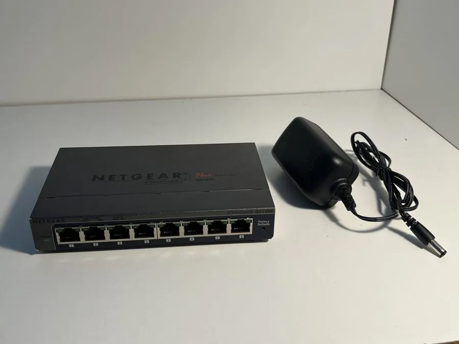 Коммутатор Netgear ProSAFE GS108E v2 Plus 8-Port Gigbit Ethernet Switch