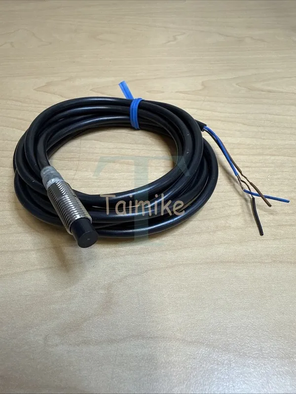Датчик приближения Omron E2E-X2MC18 Proximity Sensor