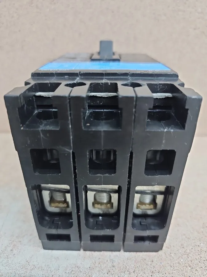 Автоматический выключатель SIEMENS SENTRON ED43B090 3 Pole 90 AMP Type ED4 Circu