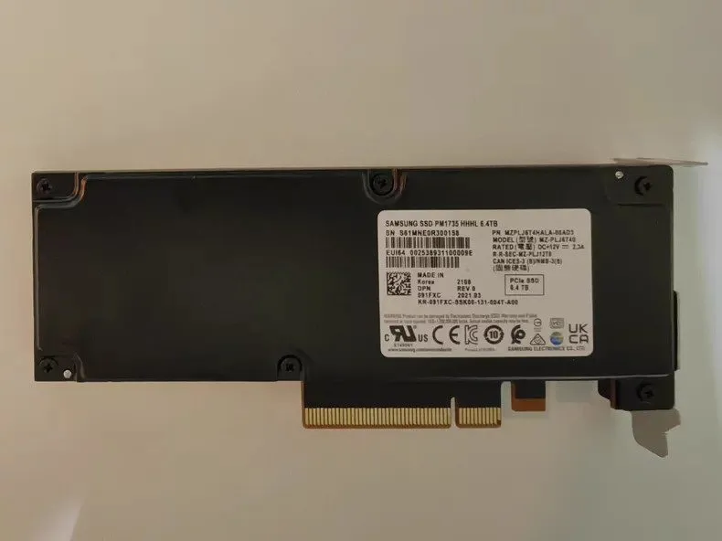 SSD-накопитель Dell Samsung PM1735 6.4TB SSD PCIE 4.0 NVME MZ-PLJ6T40 MZPLJ6T4HA