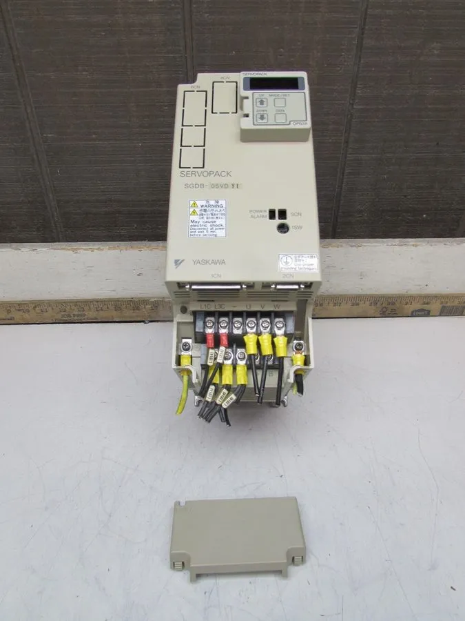 Сервопривод YASKAWA SGDB-05VDY1 SERVOPACK 200-230V/ 5A/0.45kW ,GOOD TAKEOUT