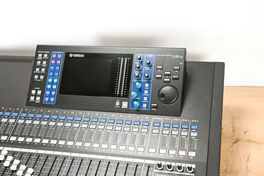 Микшерный пульт Yamaha LS9-32 32-Input Digital Mixing Console CG01VLQ