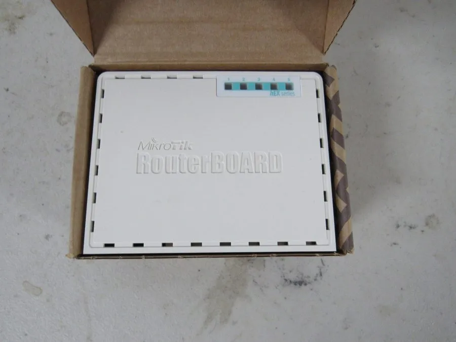 Маршрутизатор MikroTik Hex RB750GR3 5-port Ethernet Gigabit Router