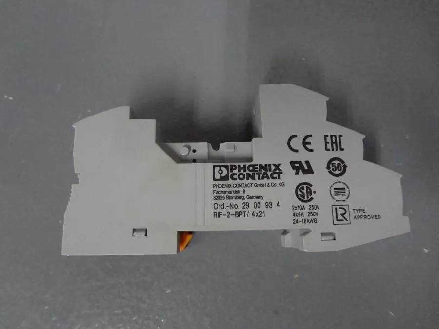 Колодка реле PHOENIX CONTACT relay socket RIF-2-BPT/4x21 2900934 + relay 2903660