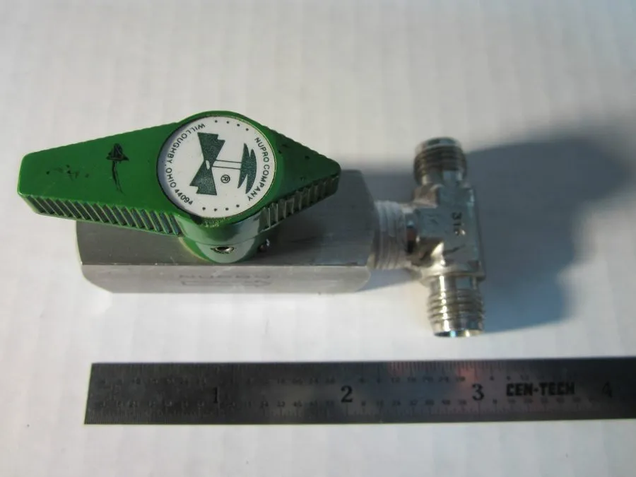 Клапан Nupro SS-4P4T4 Stainless Plug Valve 1/4 in NPT x 1/4 in Swagelok VCR