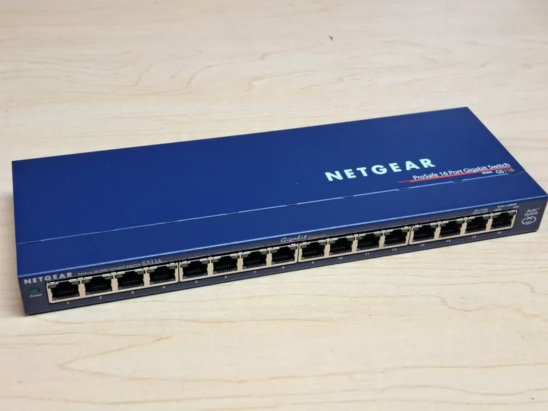Коммутатор NetGear 16-Port Gigabit Unmanaged Switch- GS116v2