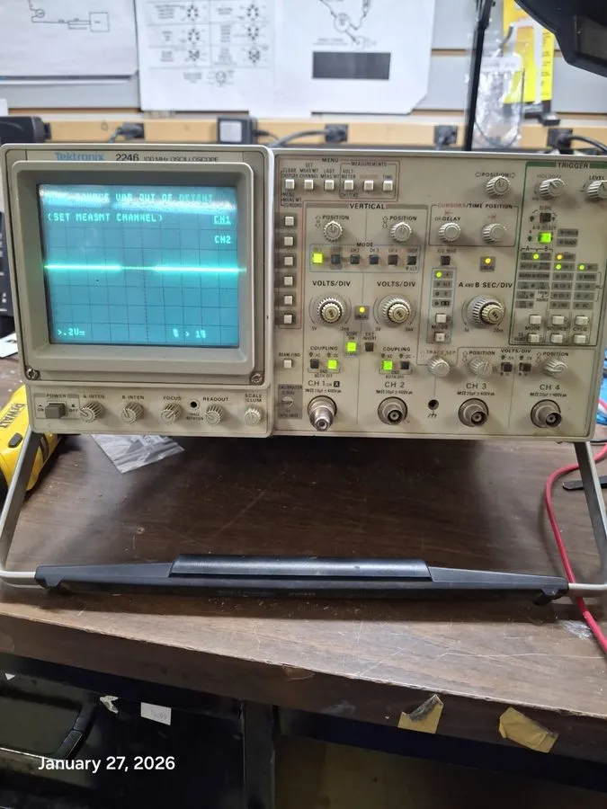 Осциллограф TEKTRONIX 2246 4 Channel 100 MHz Oscilloscope