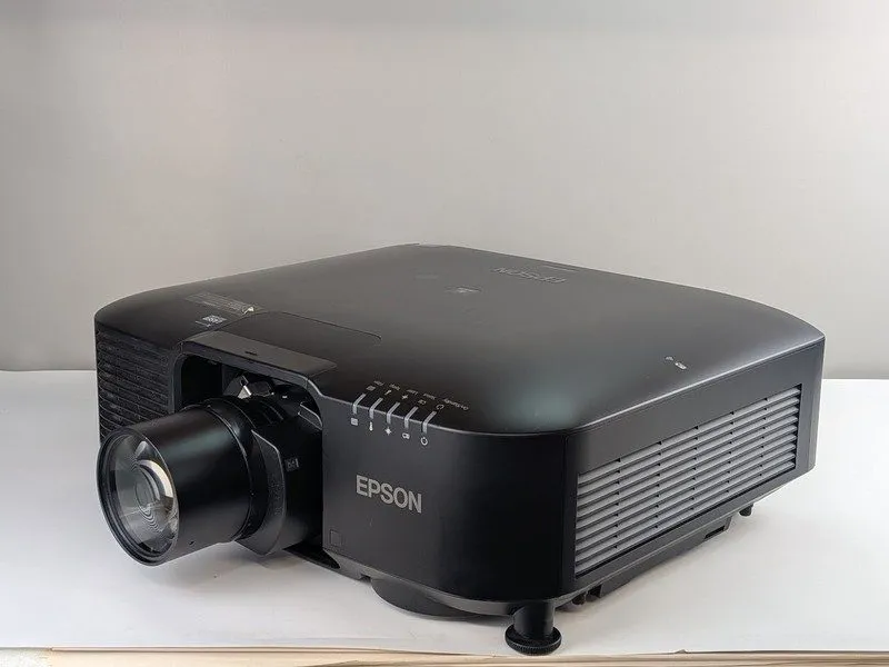 Проектор Epson EB-PU1008B Laser Projector 4K +Wide Zoom Lens ELPLW05 8500 lumens — фото лота 1