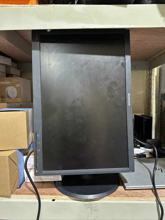 Монитор Lenovo ThinkVision LT2252p 22" Monitor 1680x1050 5ms 250Nit VESA 100x100 — фото лота 3