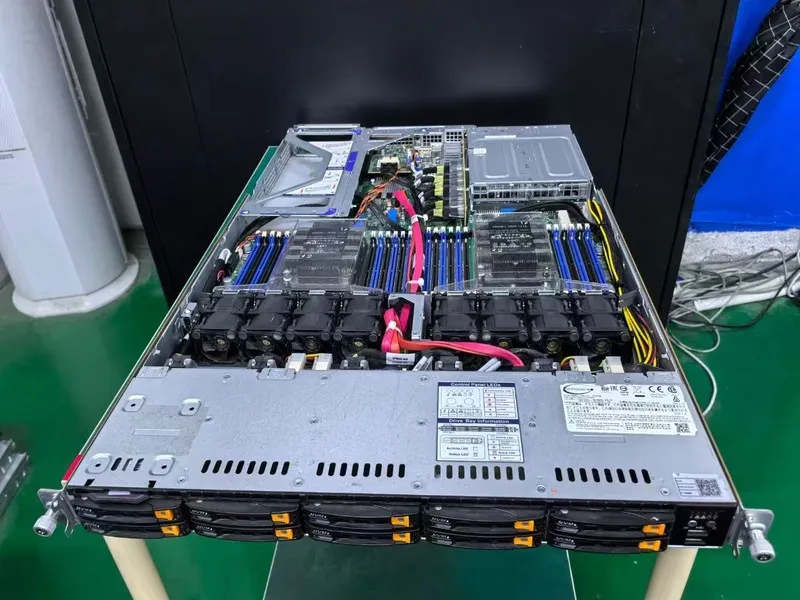 Сервер Supermicro SYS-1029U-TN10RT 1U Server 10X2.5" 10 NVME With 2x 750W PSU