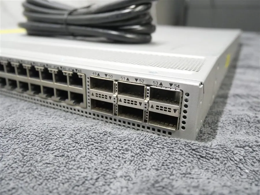 Трансивер Cisco Nexus N9K-C93108TC-EX 48x10G 6x100G QSFP28 Switch NX-OS