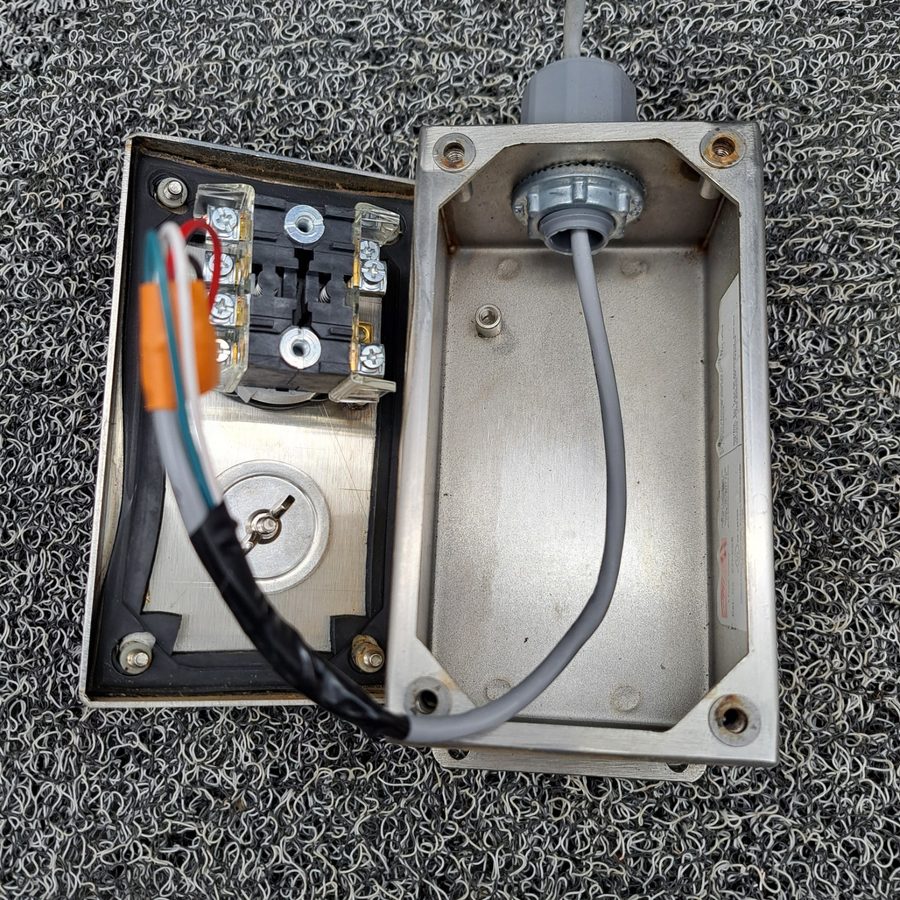Монтажный шкаф Hoffman E2PBSS SS Enclosure approx. 6X3X3" / Allen Bradley 800H-R