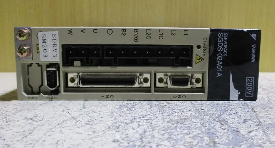 Сервопривод Yaskawa SGDS-02A01A SERVOPACK Servo Drive 200W 200V