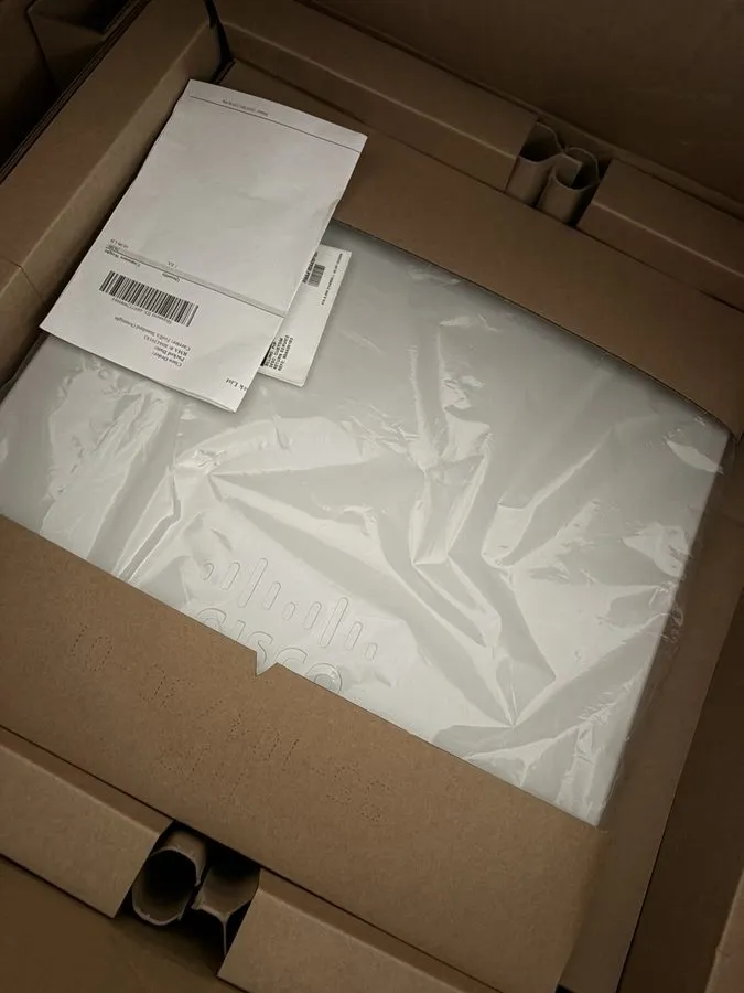 Маршрутизатор Cisco C8300-1N1S-6T C8300 Series Router